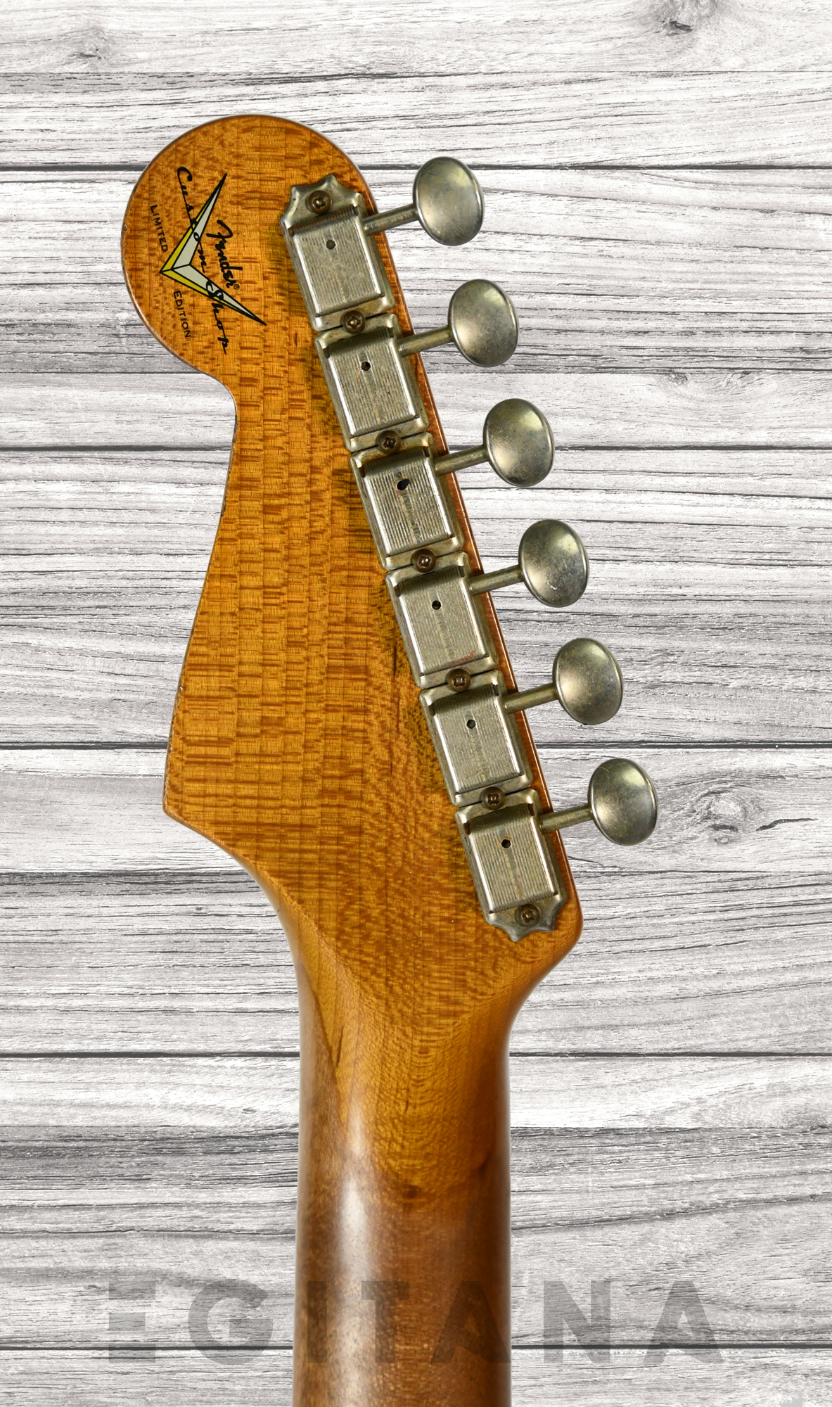 fender-custom-shop-limited-edition-poblano-strat-super-heavy-relic-super-faded-aged-3-color-sunburst_6350276ac290c.jpg