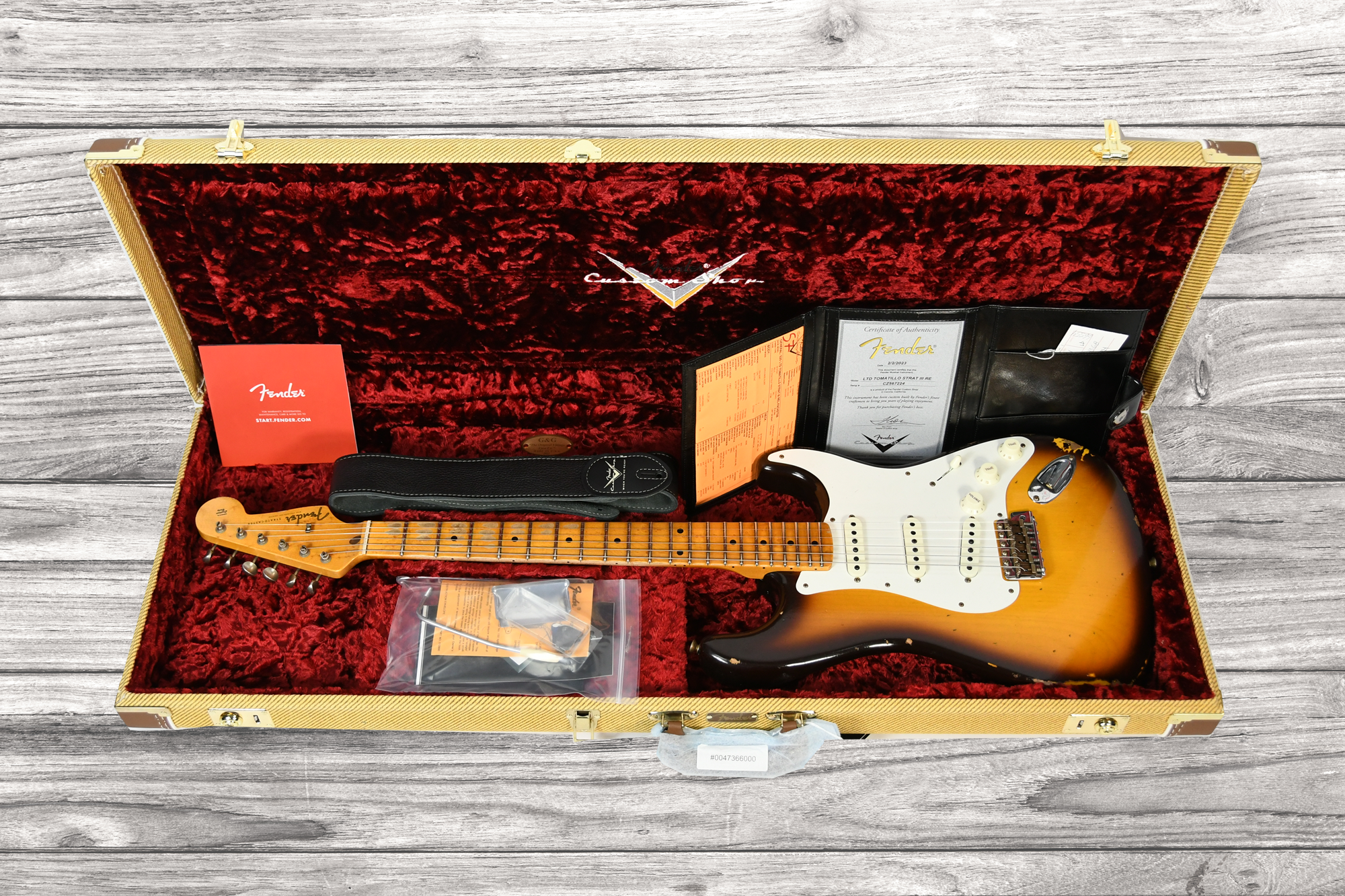 fender-custom-shop-limited-edition-tomatillo-strat-iii-relic-faded-aged-chocolate-2-color-sunburst_6422c66293297.png