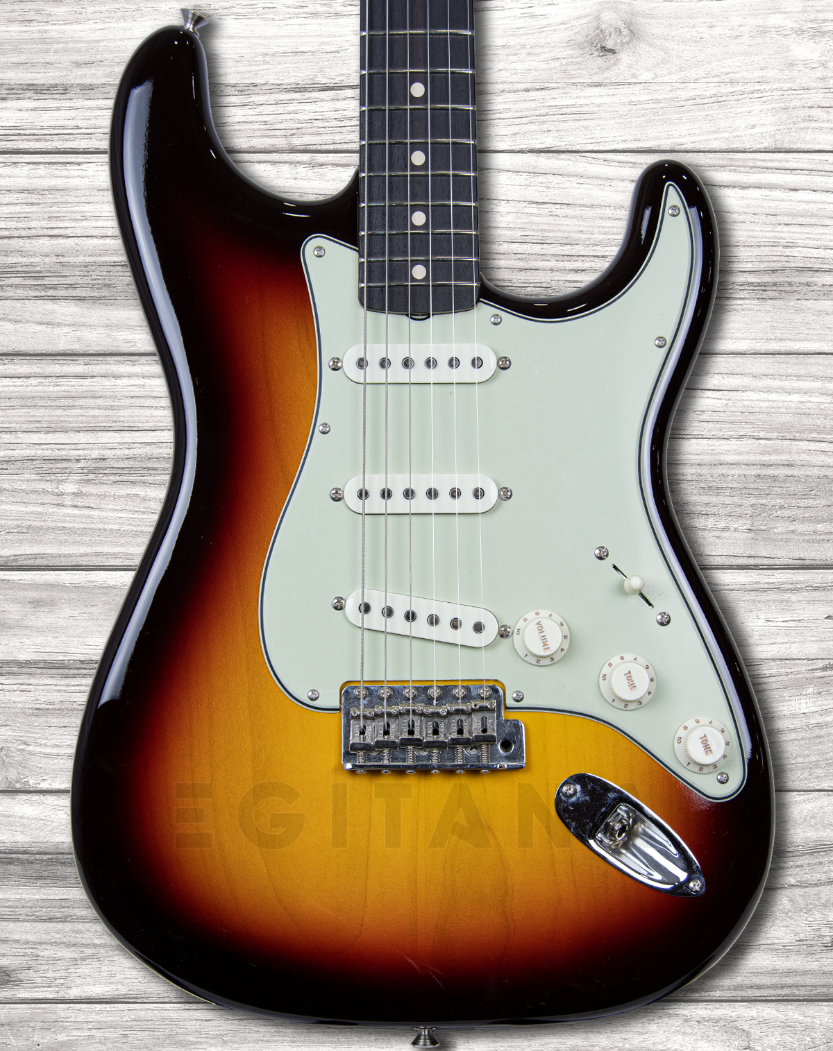 fender-custom-shop-strat-1959-vintage-custom-nos-rw-ch-3tsb_5f883319286a7.jpg