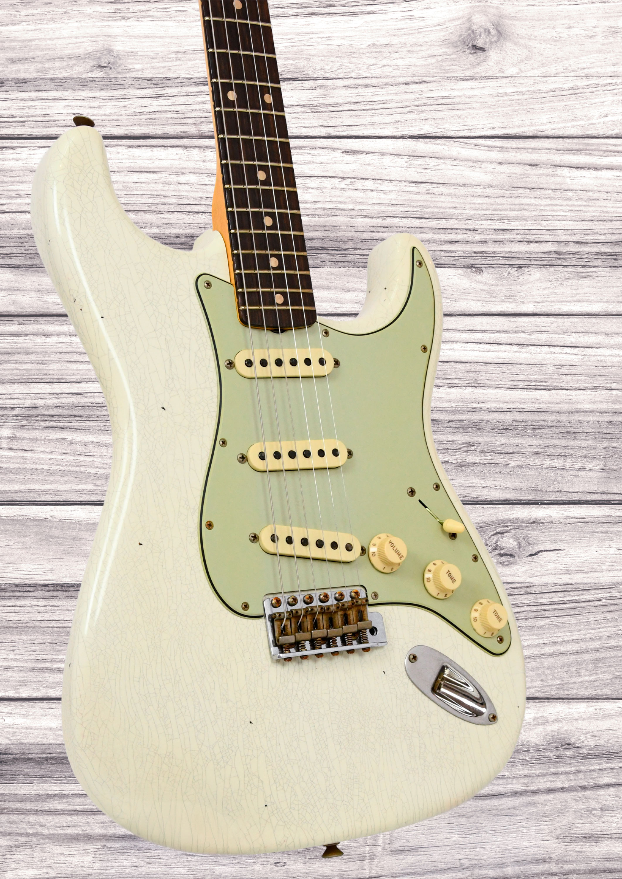 fender-custom-shop-stratocaster-journeyman-relic-aged-olympic-white_6aa1160363d35.jpg
