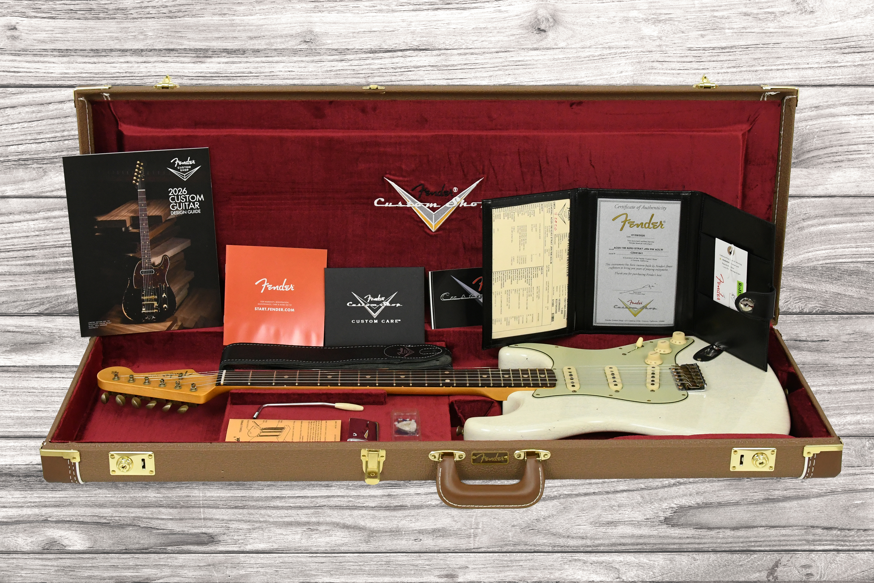 fender-custom-shop-stratocaster-journeyman-relic-aged-olympic-white_6aa1161546388.jpg