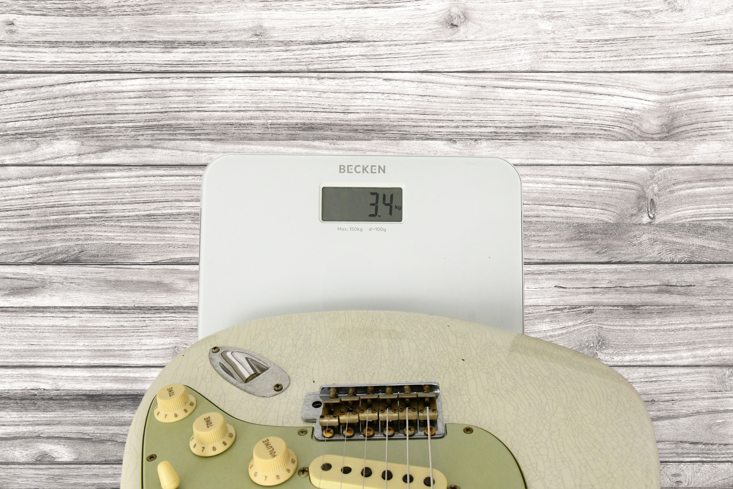 fender-custom-shop-stratocaster-journeyman-relic-aged-olympic-white_6aa1161d13489.jpg