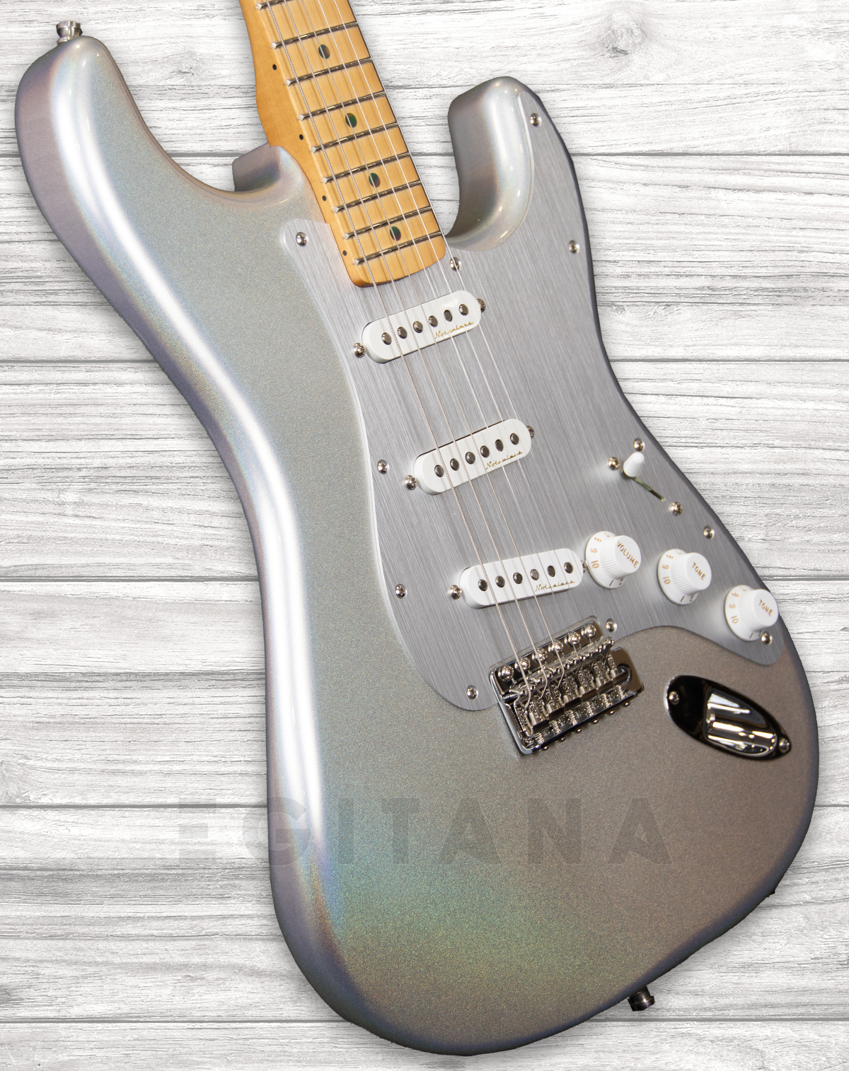 fender-her-strat-chrome-glow_5fbfda2f54a4a.jpg