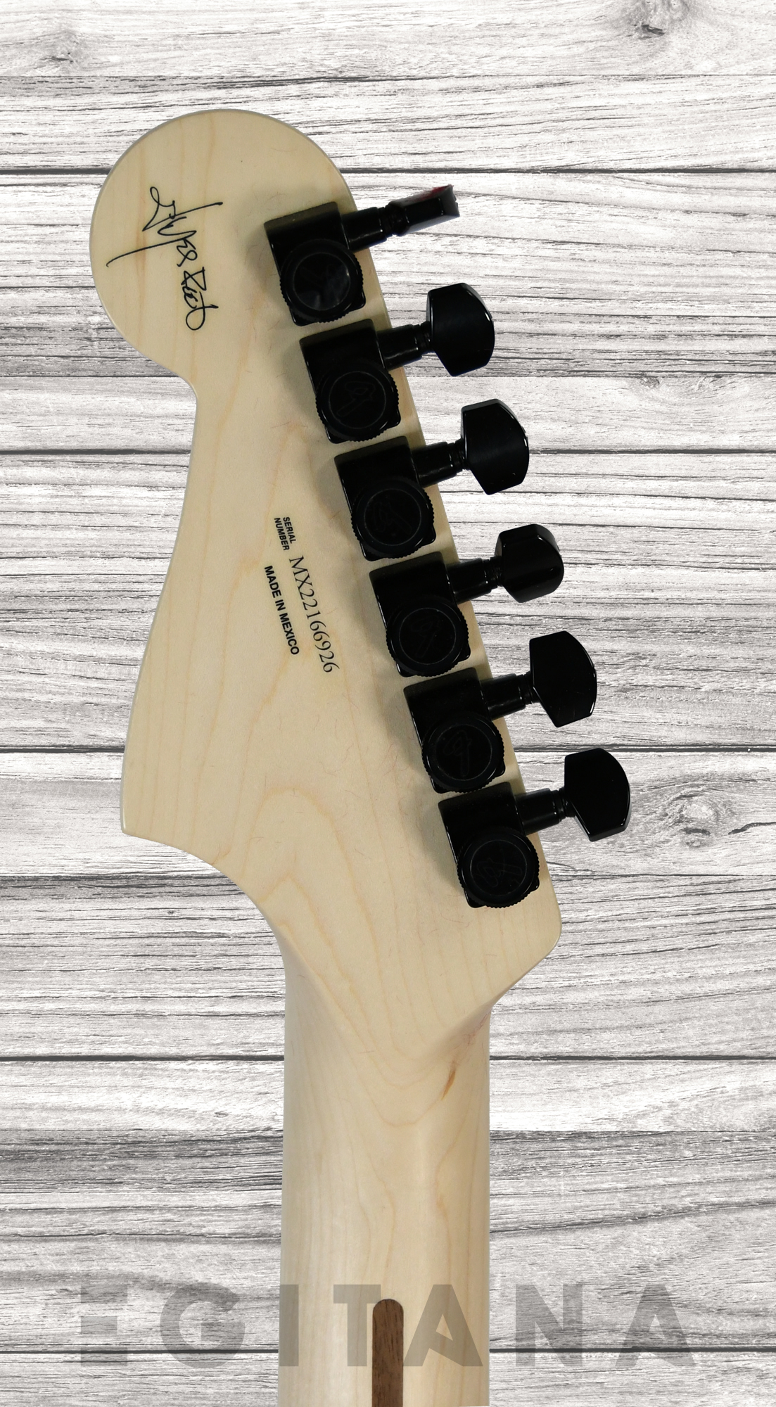 fender-jim-root-jazzmaster-arctwhite_637de74467f1a.jpg