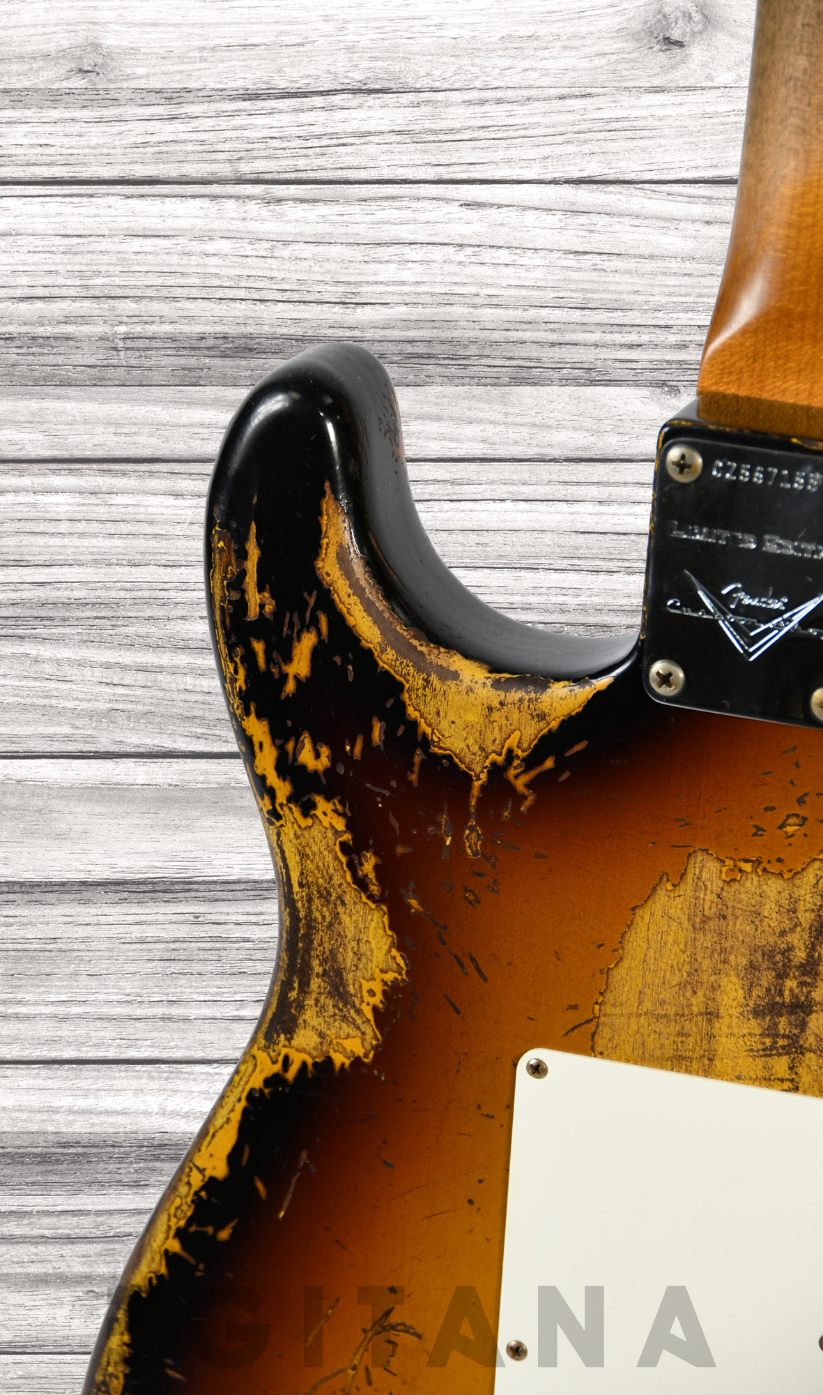 fender-limited-edition-roasted-61-super-heavy-relic-flat-lam-rosewood-fingerboard-aged-3-color-sunburst_63d7d4578e186.jpg