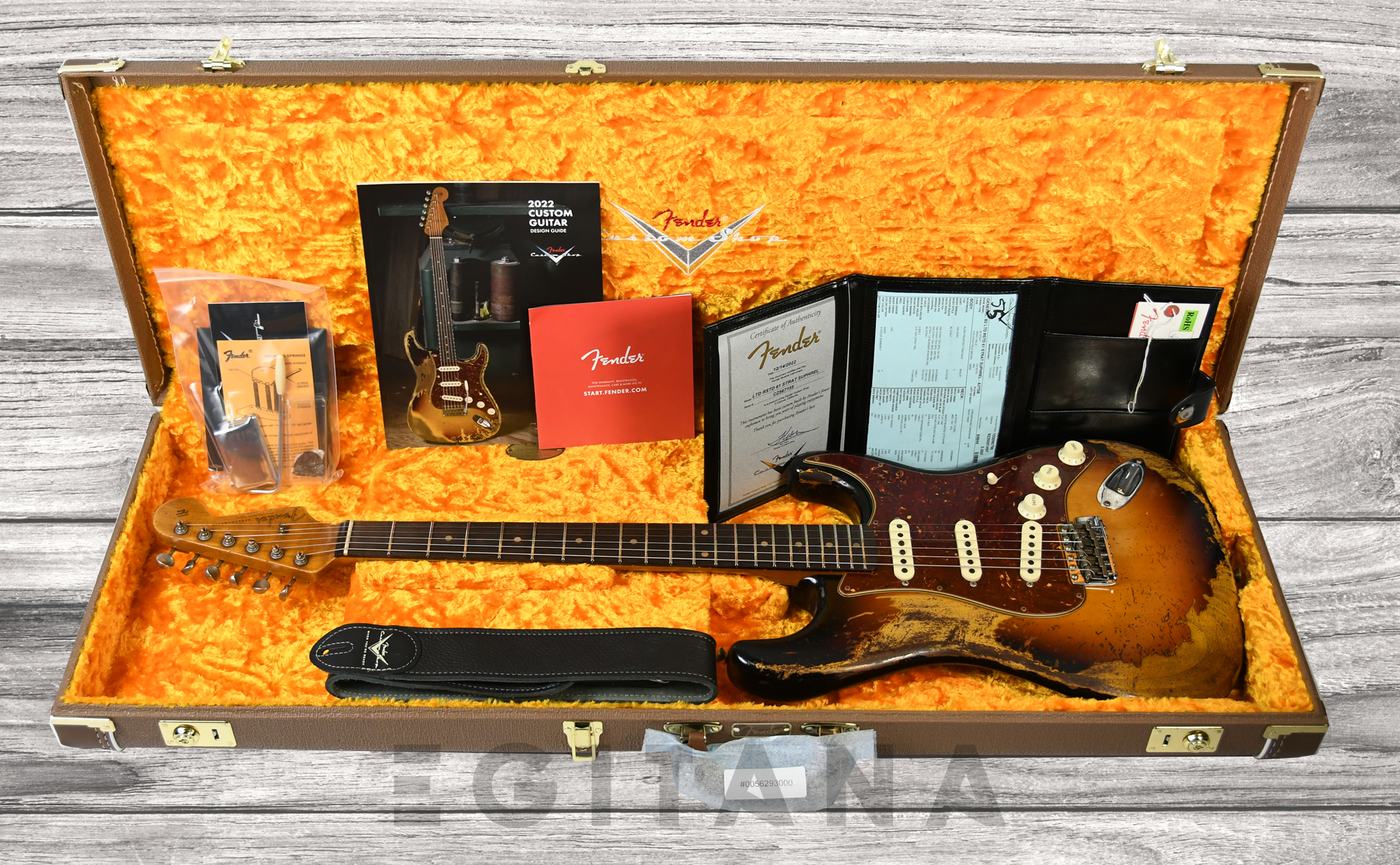 fender-limited-edition-roasted-61-super-heavy-relic-flat-lam-rosewood-fingerboard-aged-3-color-sunburst_63d7d4867ffaa.jpg