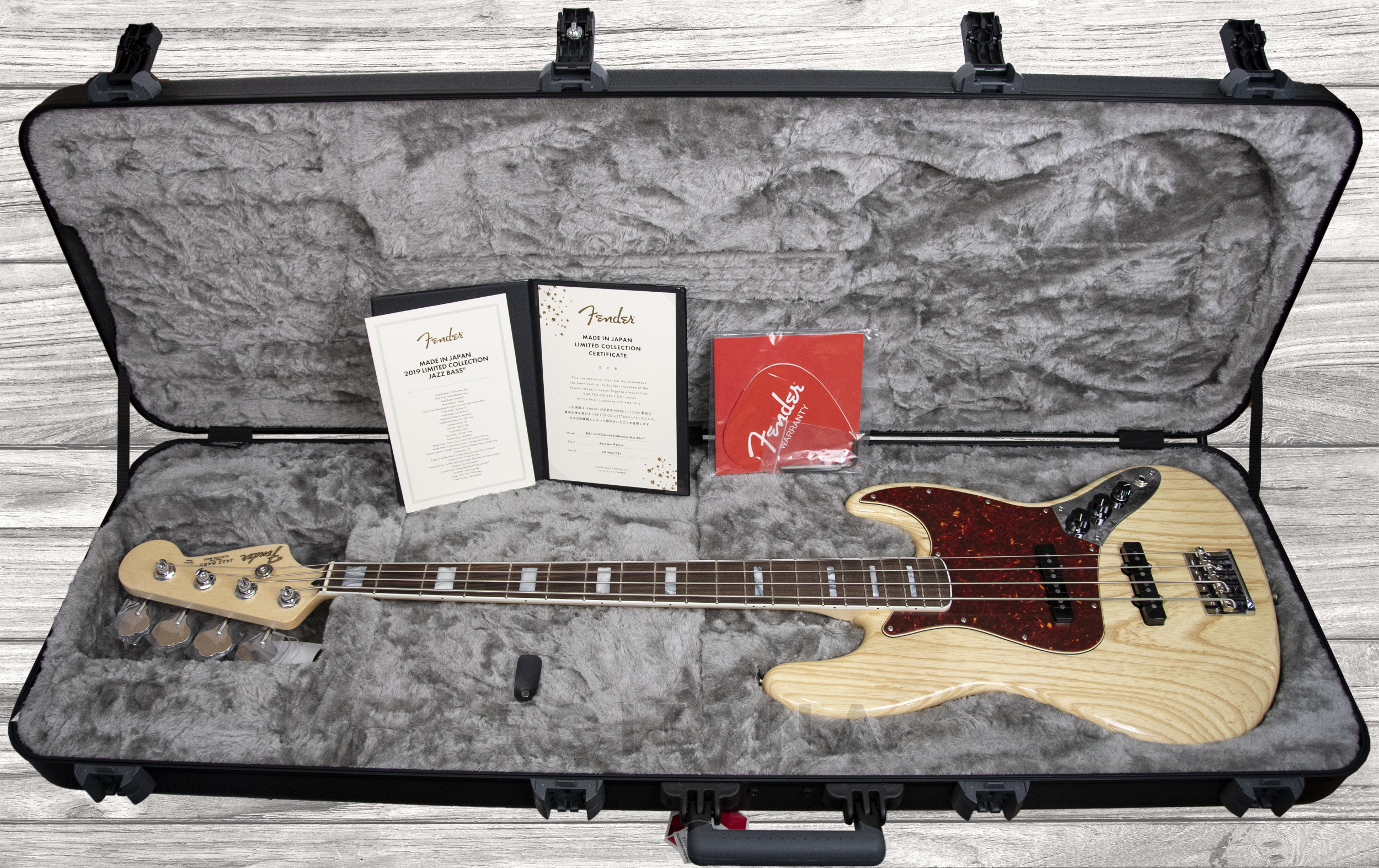 fender-ltd-collection-jp-jazz-bass-nt_5f3bff796d435.jpg