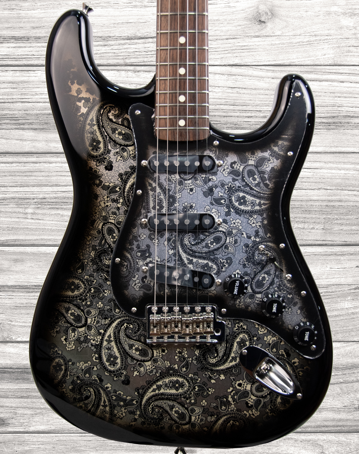 fender-ltd-japan-strat-black-paisley_5f3ab3b0b5f0b.jpg