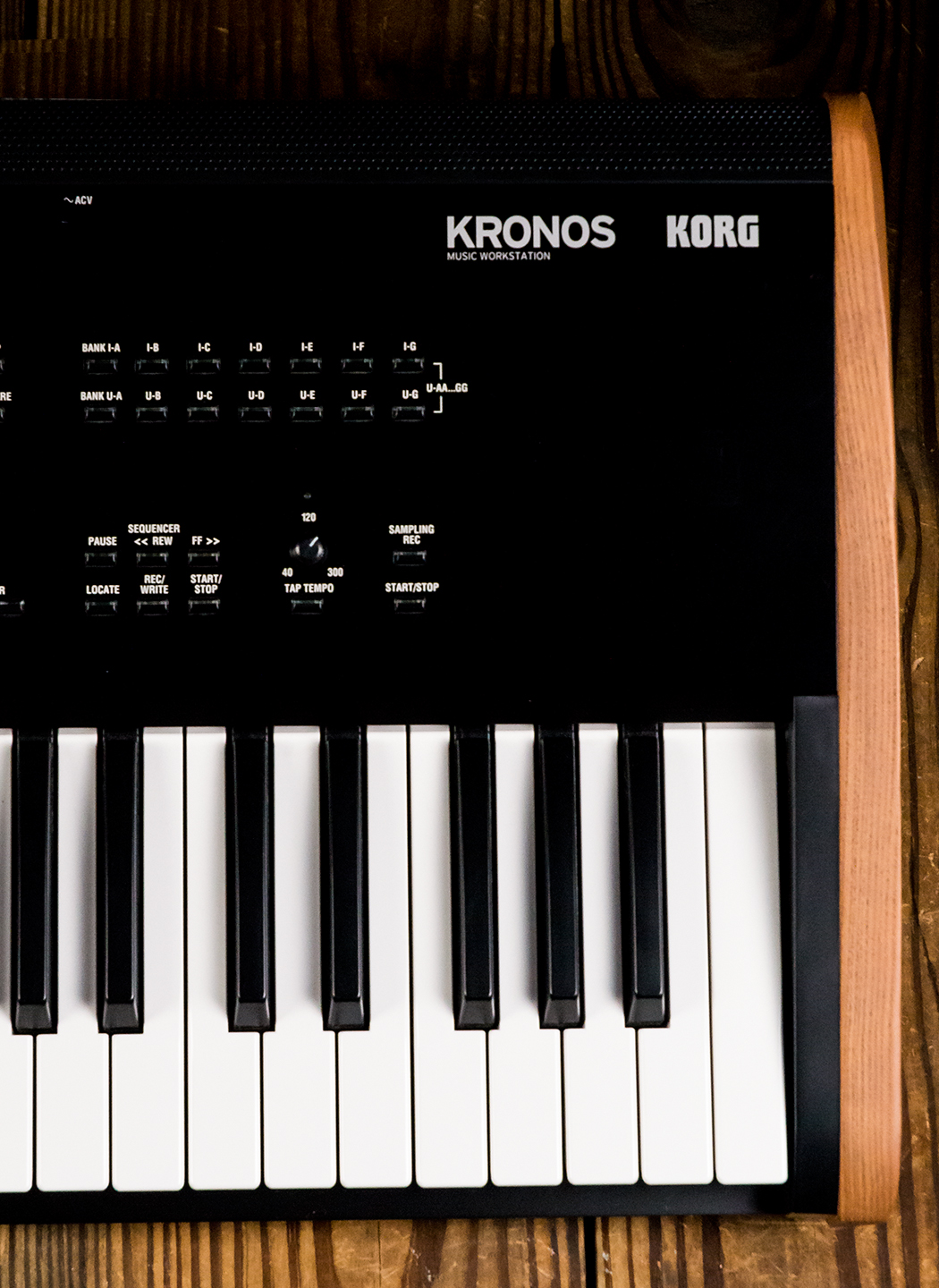 korg-kronos-61_5af1b78abd068.jpg