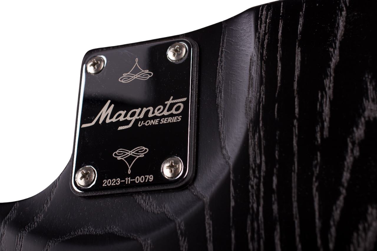 magneto-u-one-u-wave-classic-transparent-black-matte-ash-with-gig-bag_68f60dc68c38e.png