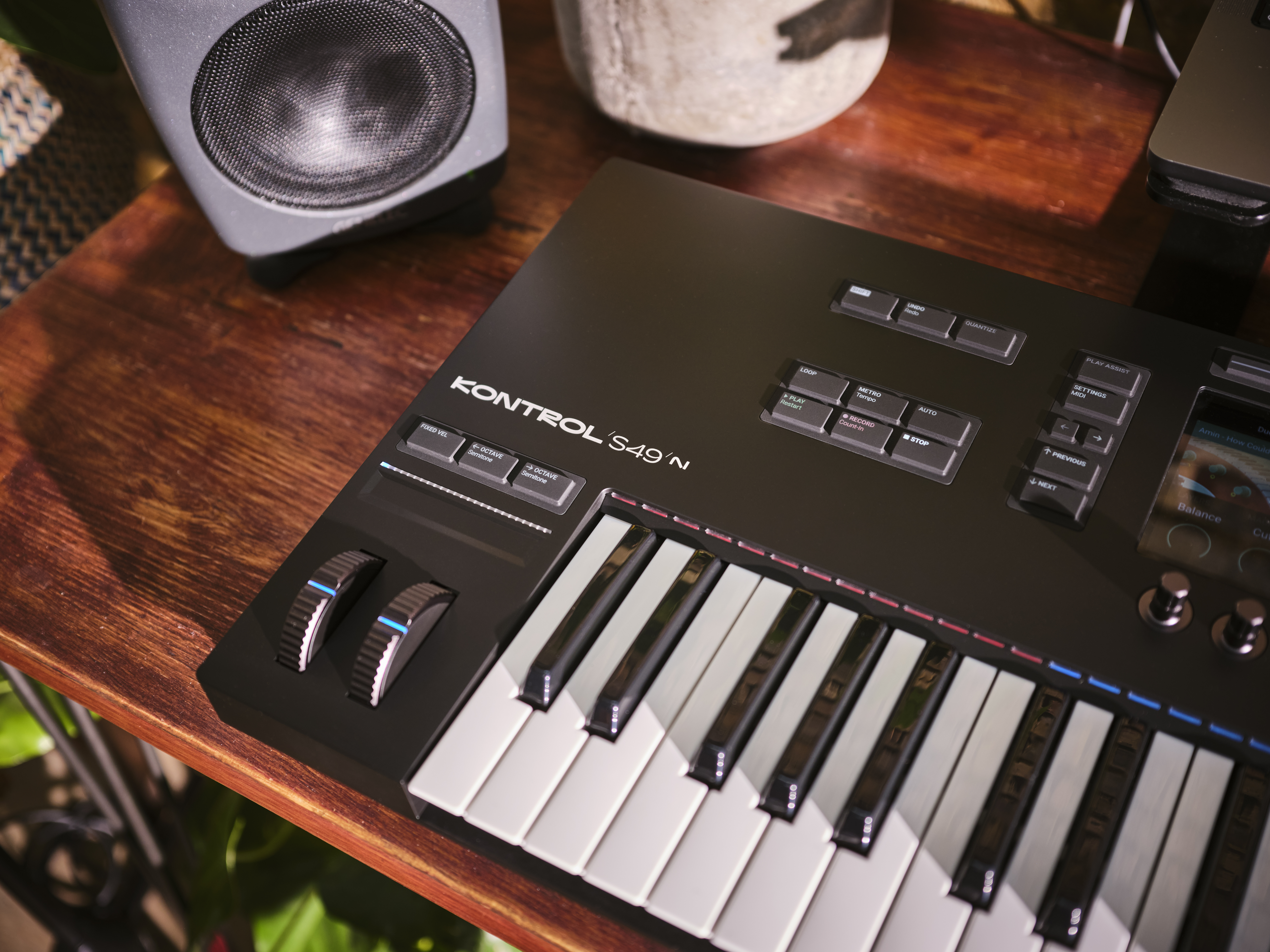 native-instruments-kontrol-s49-mk3_696f8b2c06deb.jpg