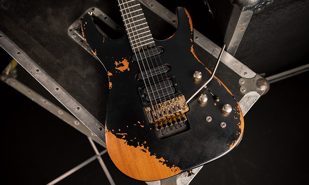 pro-series-signature-phil-collen-pc1-e-escala-em-ebano-worn-black_6ab4eb3194397.jpg