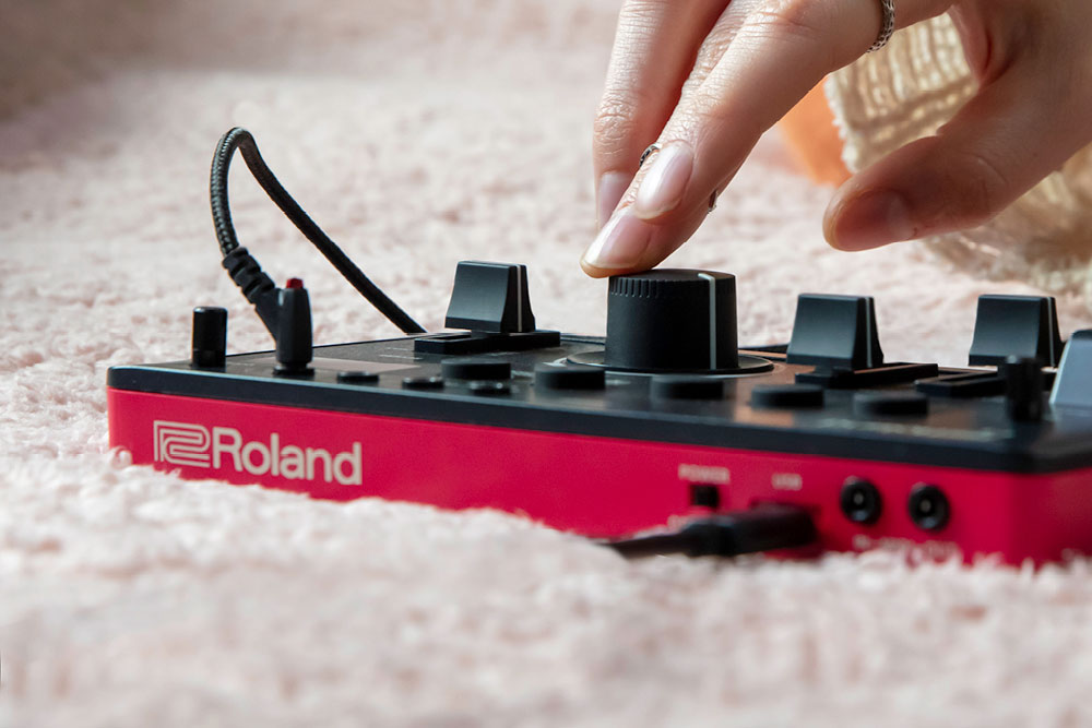 roland-e-4-processador-de-voz-aira-compact_62b1da97829b4.jpg