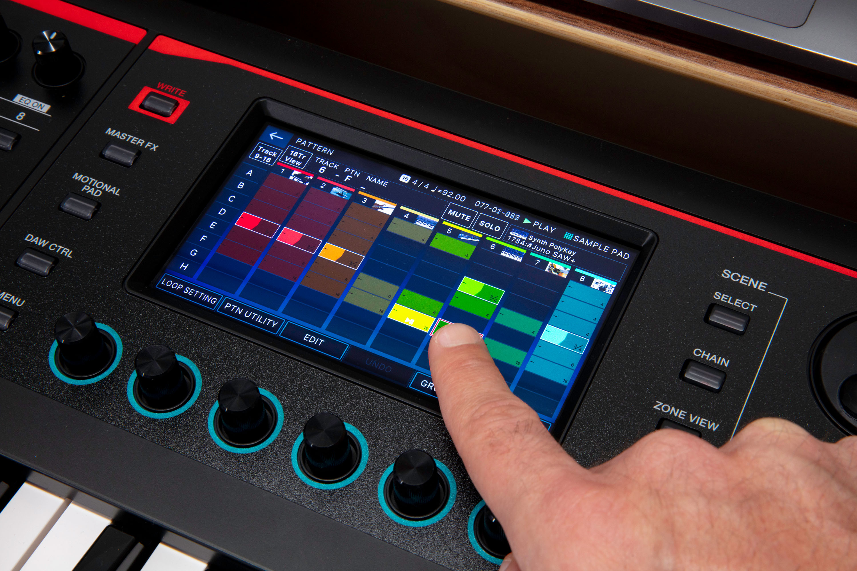 roland-fantom-06-visor-touchscreen_62cd88b16bf0d.jpg