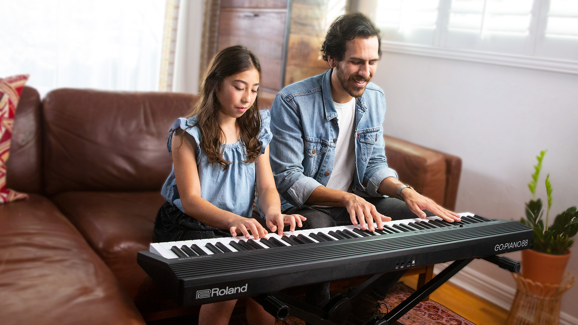 roland-gopiano-88-piano-digital-preto-eletrico-portatil-economico-pilhas-colunas-computador-bluetooth_6041028ae7e90.jpg