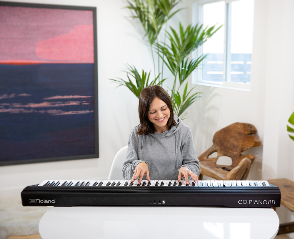 roland-gopiano-88-piano-digital-preto-eletrico-portatil-economico-pilhas-colunas-computador-bluetooth_6041028bcb2f3.jpg