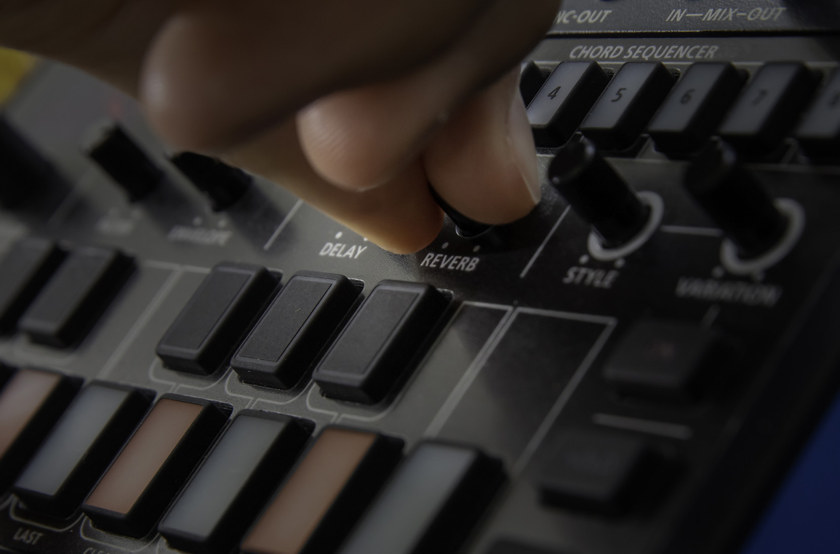 roland-j-6-sequenciador-de-acordes-aira-compact_62b1d9f5ec7cf.jpg