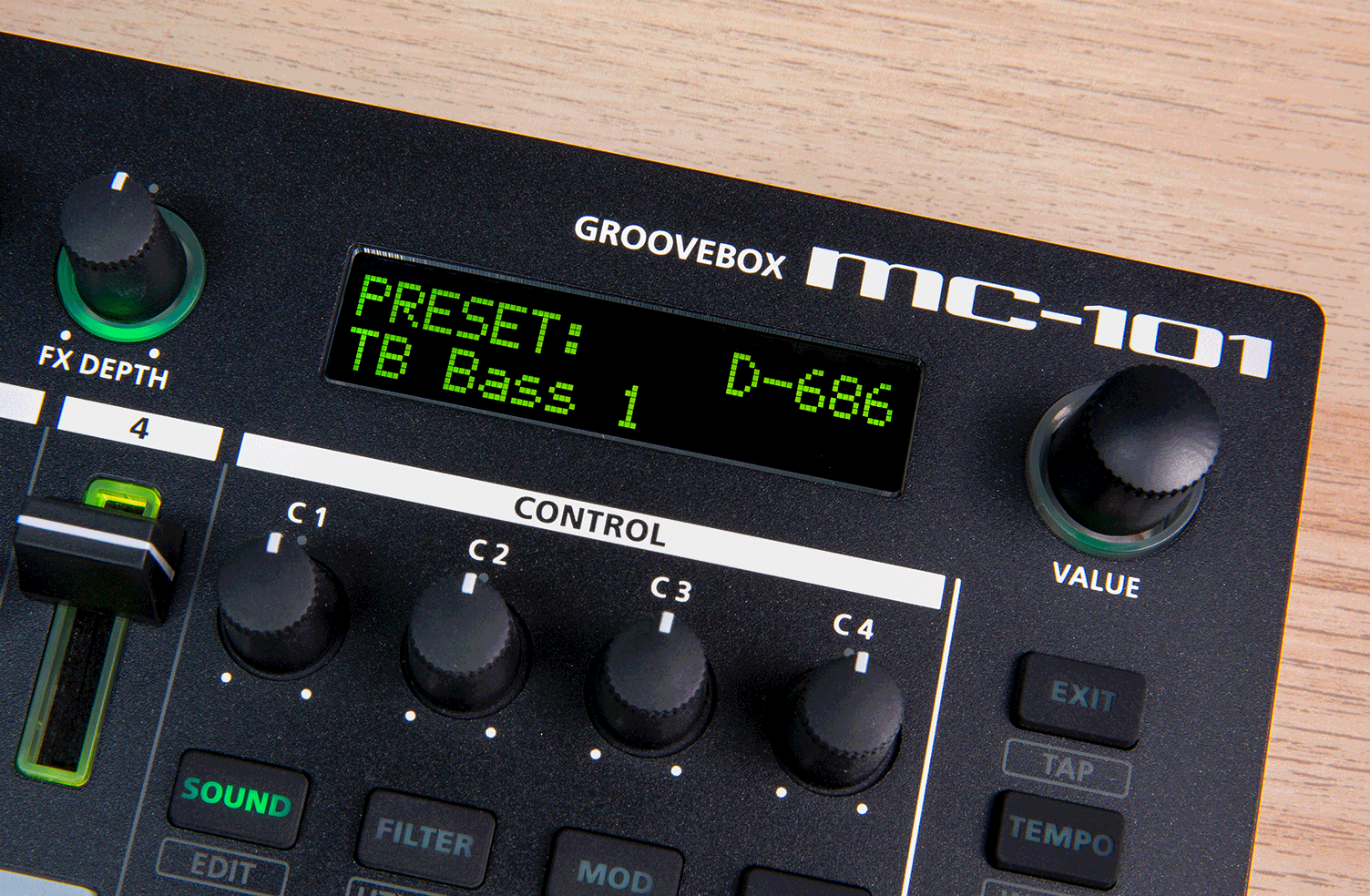 roland-mc-101_5f89569d53139.gif