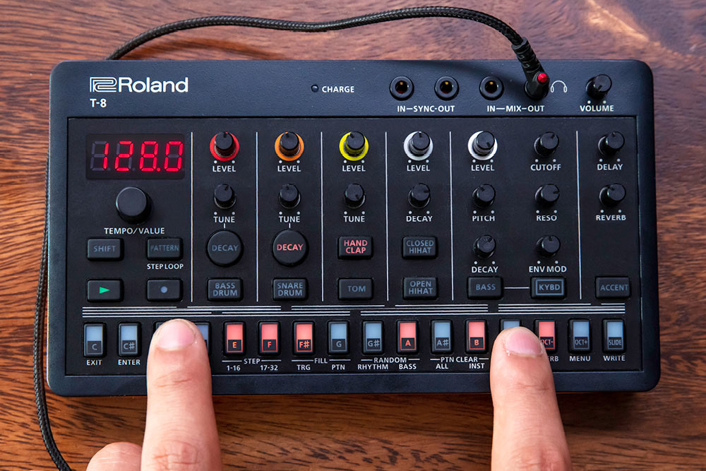 roland-t-8-caixa-de-ritmos-aira-compact_628e676adc3e4.jpg
