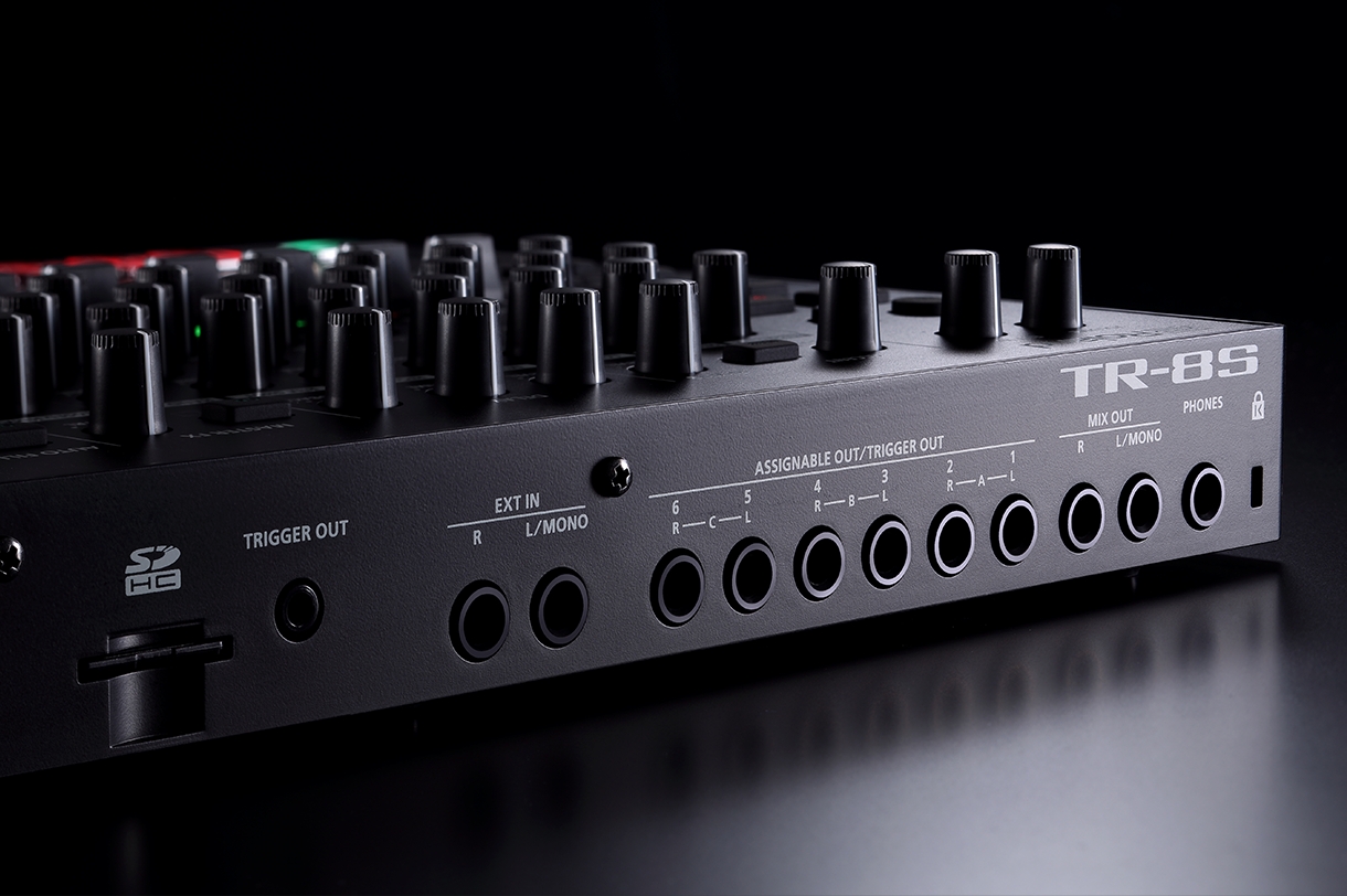 roland-tr-8s-caixa-de-ritmos-tr-808-tr-606-tr-909-tr-707-tr-727-daw-musica-eletronica_604a49f878c43.jpg