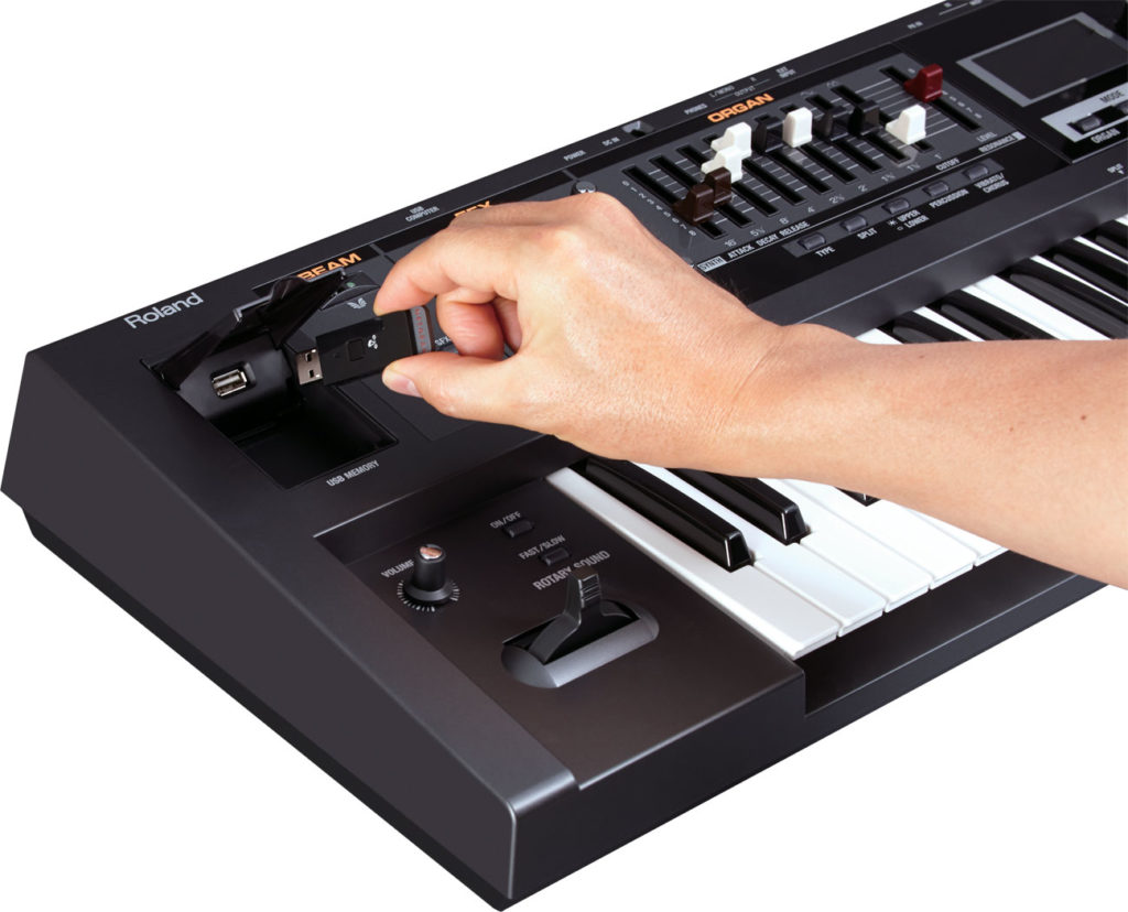 roland-vr-09-porta-usb_65c225481fbb2.jpg