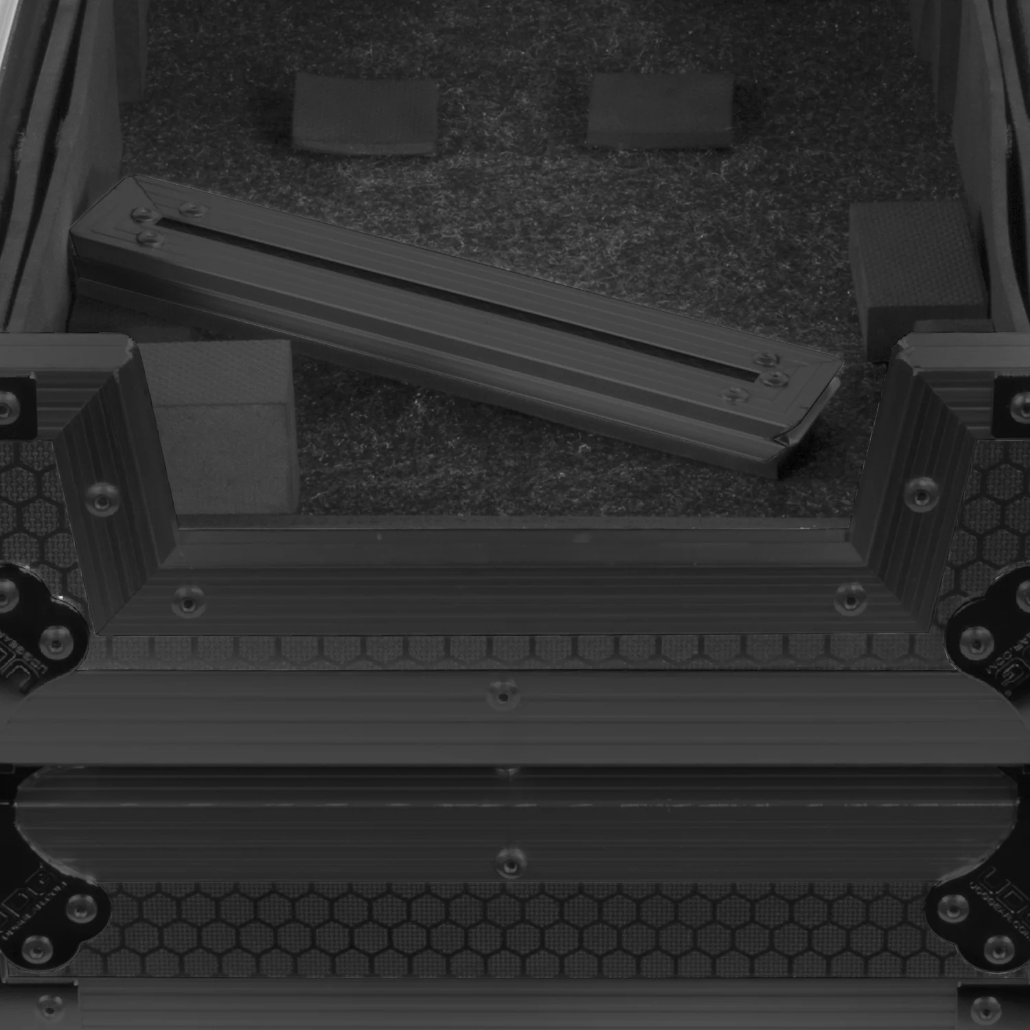 udg-ultimate-flight-case-multi-formato-cdj-mixer-mk3_6abf66f203328.jpg