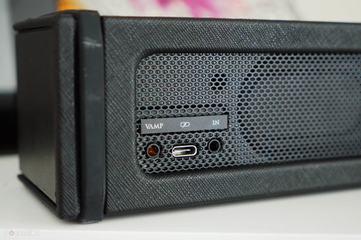 v-moda-remix-coluna-portatil-sem-fios-bluetooth_61d2c558b3157.jpg